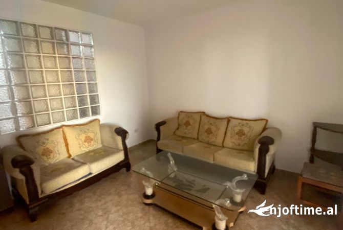 Shtepi me qera 2+1 ne Tirane - 400 Euro