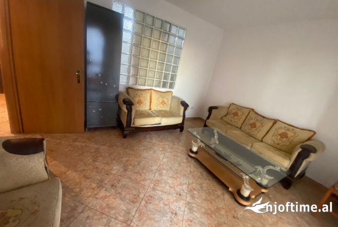 Shtepi me qera 2+1 ne Tirane - 400 Euro