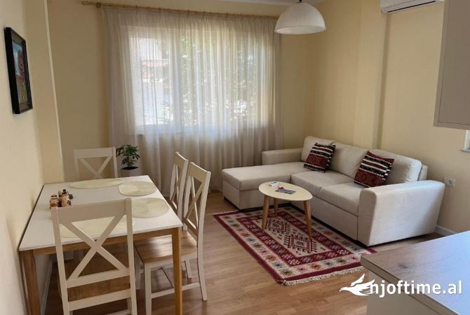 Shtepi me qera 2+1 ne Tirane - 750 Euro