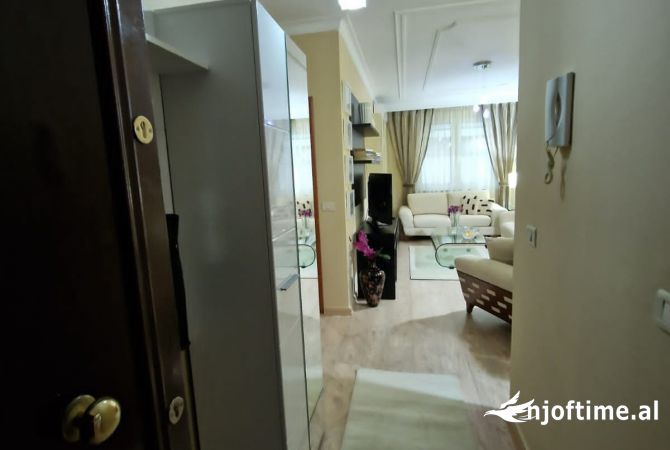 Shtepi me qera Apartament ne Tirane, 1+1, Mobilimi E mobiluar, Pagesa 800  Euro.