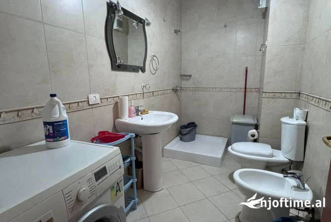 Shtepi me qera Apartament ne Tirane, 2+1, Mobilimi E mobiluar, Pagesa 700  Euro.