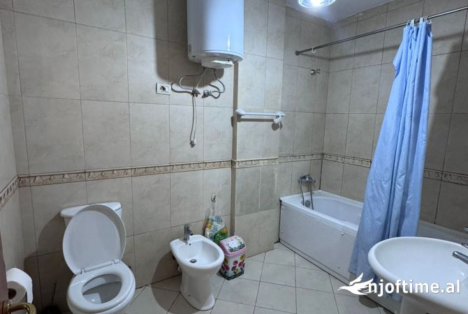 Shtepi me qera Apartament ne Tirane, 2+1, Mobilimi E mobiluar, Pagesa 700  Euro.