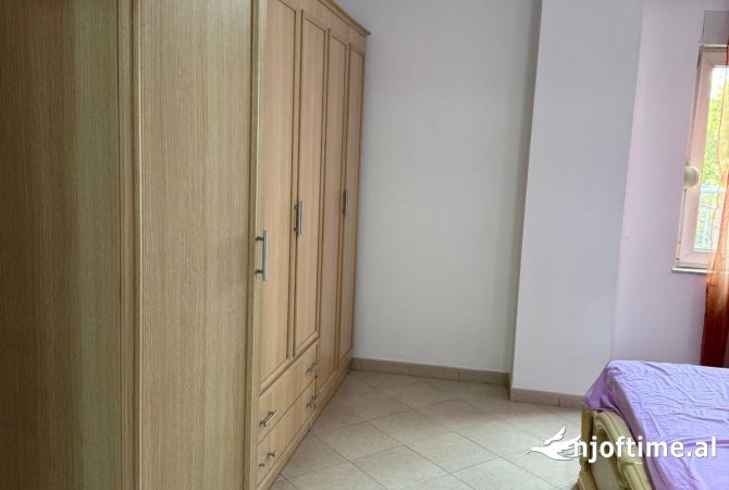 Shtepi me qera Apartament ne Tirane, 2+1, Mobilimi E mobiluar, Pagesa 700  Euro.