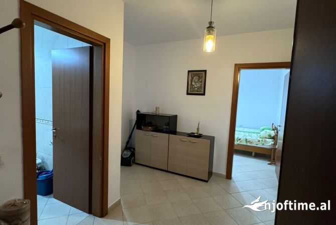 Shtepi me qera Apartament ne Tirane, 2+1, Mobilimi E mobiluar, Pagesa 700  Euro.