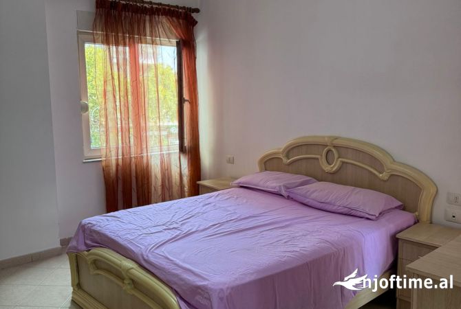 Shtepi me qera Apartament ne Tirane, 2+1, Mobilimi E mobiluar, Pagesa 700  Euro.