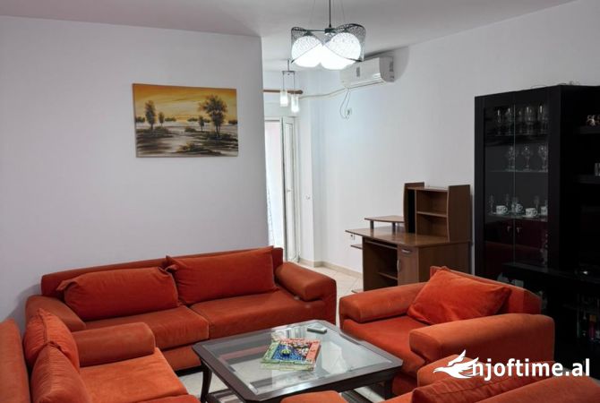 Shtepi me qera 2+1 ne Tirane - 700 Euro