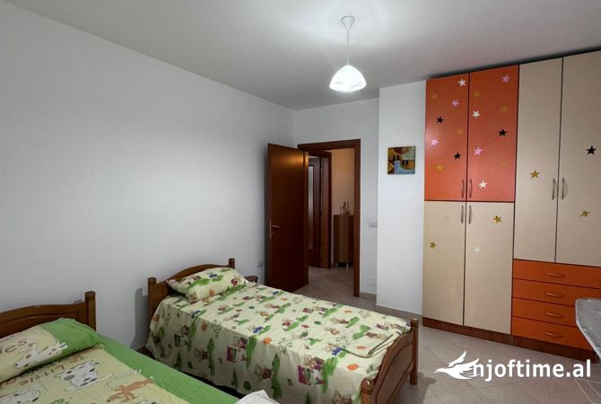Shtepi me qera Apartament ne Tirane, 2+1, Mobilimi E mobiluar, Pagesa 700  Euro.