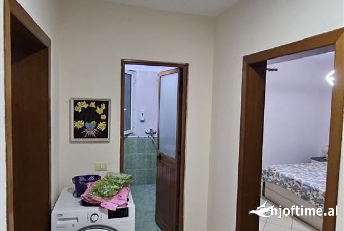 Shtepi me qera Apartament ne Tirane, 2+1, Mobilimi E mobiluar, Pagesa 550  Euro.