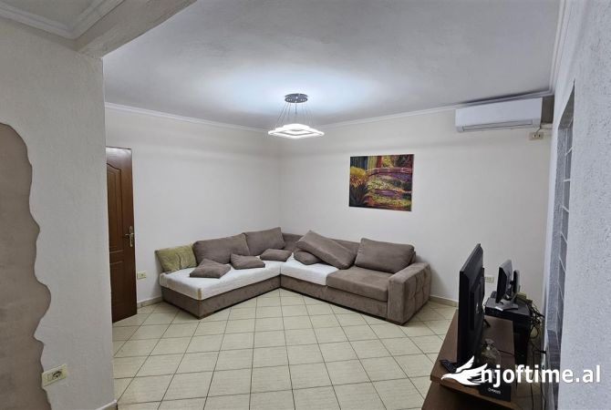 Shtepi me qera Apartament ne Tirane, 2+1, Mobilimi E mobiluar, Pagesa 550  Euro.