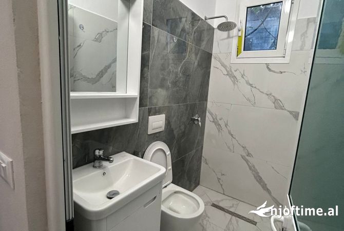 Shtepi me qera Shtepi Private ne Tirane, 1+1, Mobilimi E mobiluar, Pagesa 35,000  Leke.