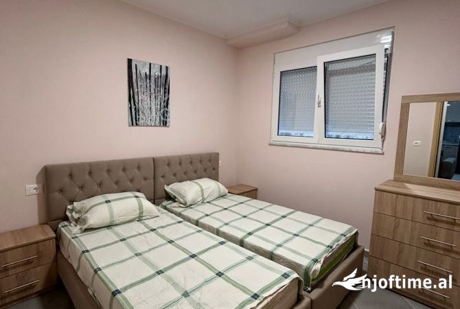 Shtepi me qera Shtepi Private ne Tirane, 1+1, Mobilimi E mobiluar, Pagesa 35,000  Leke.