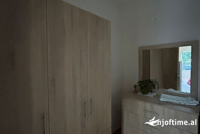 Shtepi me qera Shtepi Private ne Tirane, 1+1, Mobilimi E mobiluar, Pagesa 35,000  Leke.