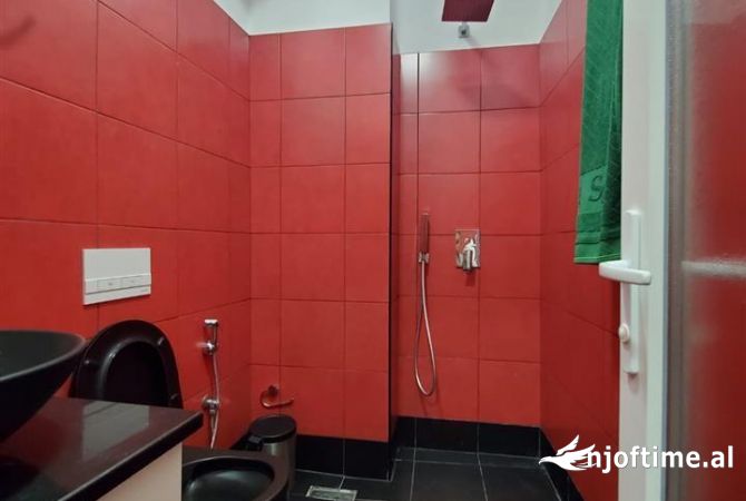 Shtepi me qera Shtepi Private ne Tirane, 2+1, Mobilimi E mobiluar, Pagesa 800  Euro.