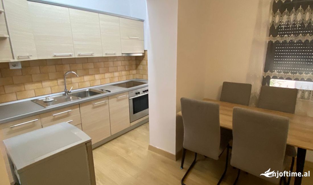 Shtepi me qera Apartament ne Tirane, 1+1, Mobilimi E mobiluar, Pagesa 600  Euro.