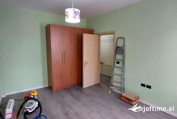 Shtepi me qera Apartament ne Tirane, 2+1, Mobilimi E mobiluar, Pagesa 550  Euro.