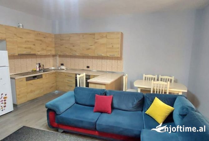 Shtepi me qera Apartament ne Tirane, 2+1, Mobilimi E mobiluar, Pagesa 550  Euro.