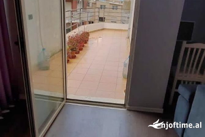 Shtepi me qera Apartament ne Tirane, 2+1, Mobilimi E mobiluar, Pagesa 550  Euro.