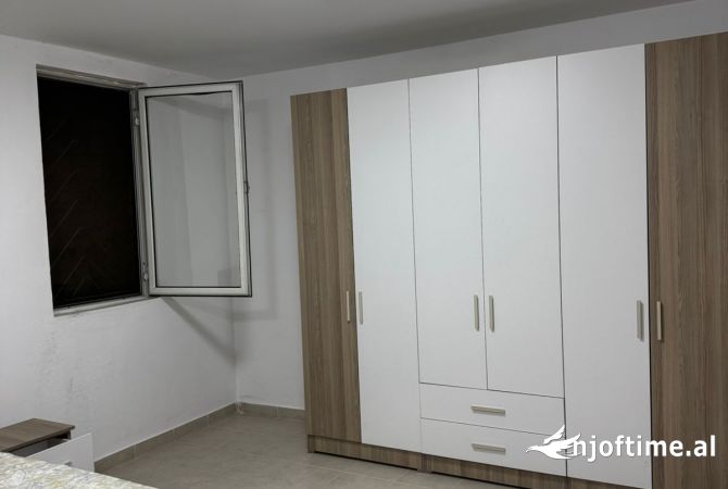 Shtepi me qera Shtepi Private ne Tirane, 2+1, Mobilimi E mobiluar, Pagesa 35,000  Leke.