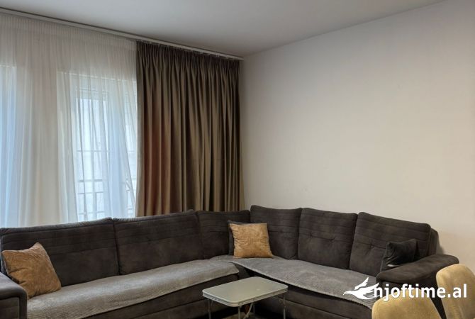 Shtepi me qera Apartament ne Tirane, 1+1, Mobilimi E mobiluar, Pagesa 550  Euro.