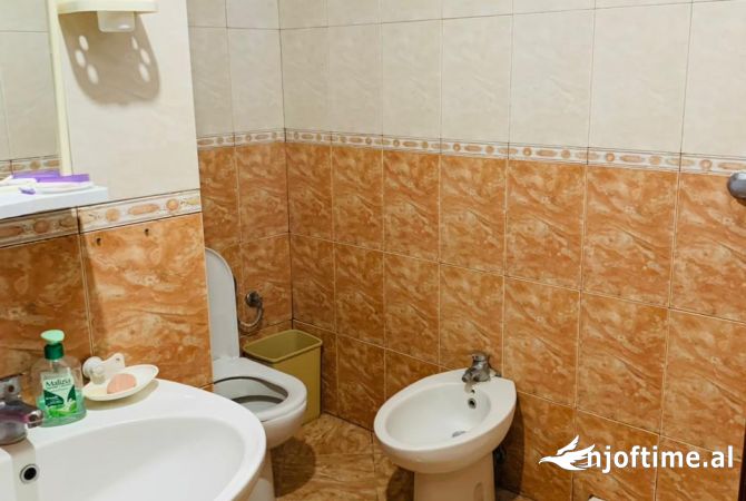 Shtepi me qera Apartament ne Tirane, 1+1, Mobilimi E mobiluar, Pagesa 50,000  Leke.