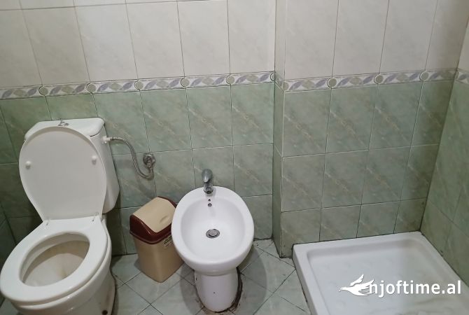 Shtepi me qera Apartament ne Tirane, 1+1, Mobilimi E mobiluar, Pagesa 50,000  Leke.