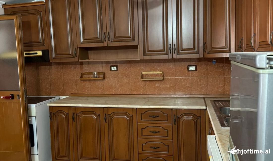 Shtepi me qera Apartament ne Tirane, 2+1, Mobilimi E mobiluar, Pagesa 45,000  Leke.