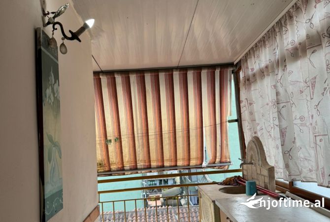 Shtepi me qera Apartament ne Tirane, 2+1, Mobilimi E mobiluar, Pagesa 45,000  Leke.