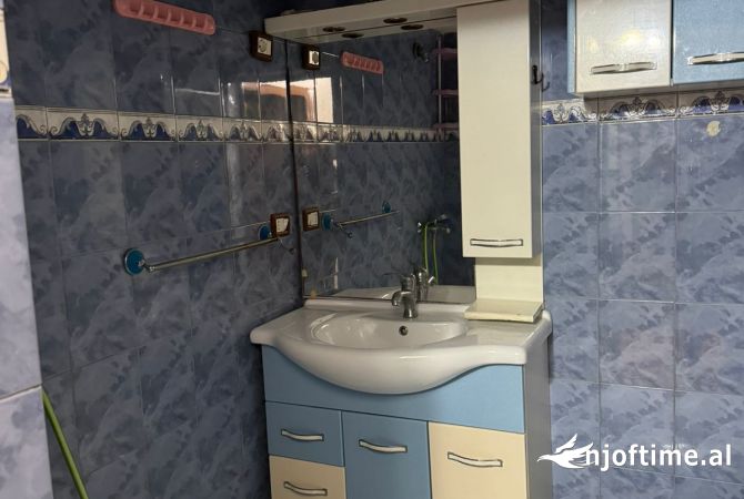 Shtepi me qera Apartament ne Tirane, 2+1, Mobilimi E mobiluar, Pagesa 45,000  Leke.