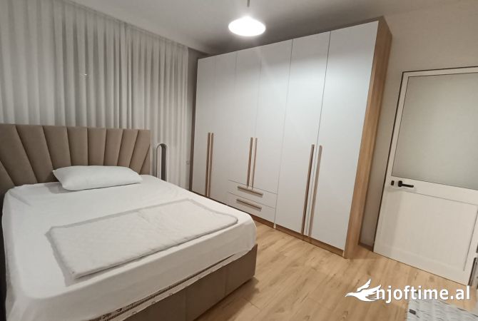 Shtepi me qera Apartament ne Tirane, 3+1, Mobilimi E mobiluar, Pagesa 600  Euro.