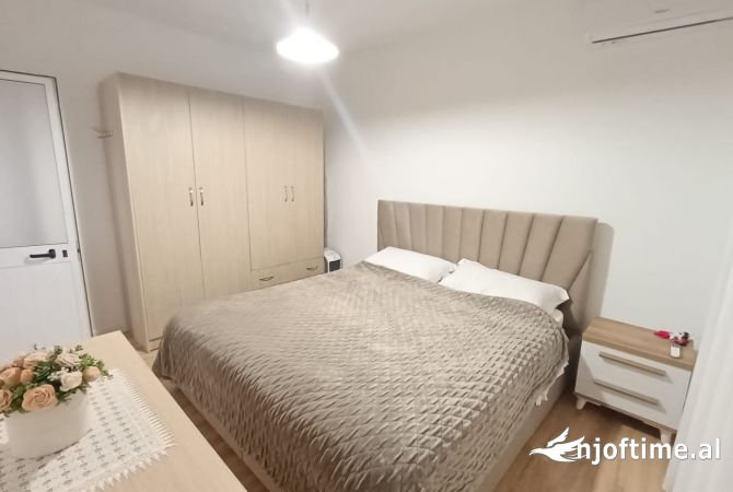Shtepi me qera Apartament ne Tirane, 3+1, Mobilimi E mobiluar, Pagesa 600  Euro.