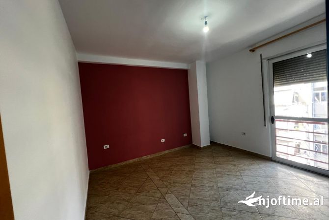 Shtepi me qera Apartament ne Tirane, 2+1, Mobilimi Bosh, pa mobiluar, Pagesa 45,000  Leke.