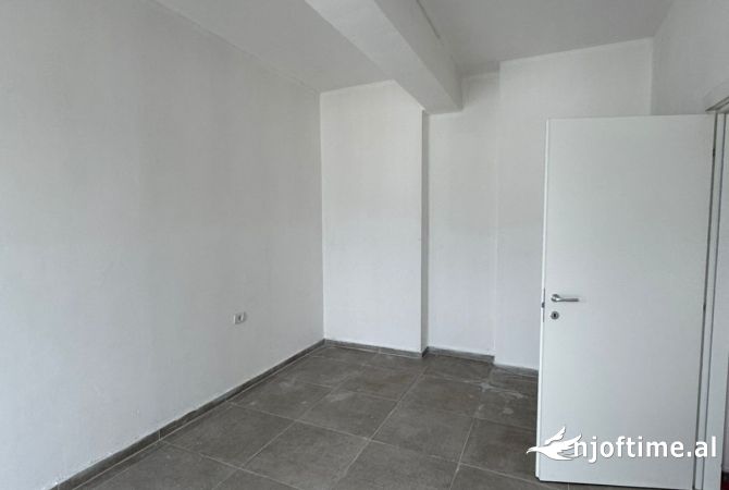 Shtepi me qera Apartament ne Tirane, 2+1, Mobilimi Bosh, pa mobiluar, Pagesa 40,000  Leke.