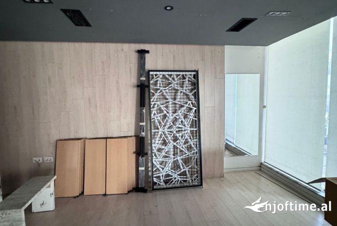 Jepet me qera Ambjent Biznesi 140m2, 21 Dhjetori prane Inxhinierise (rr.Muhamed Gjollesha) 1200 euro