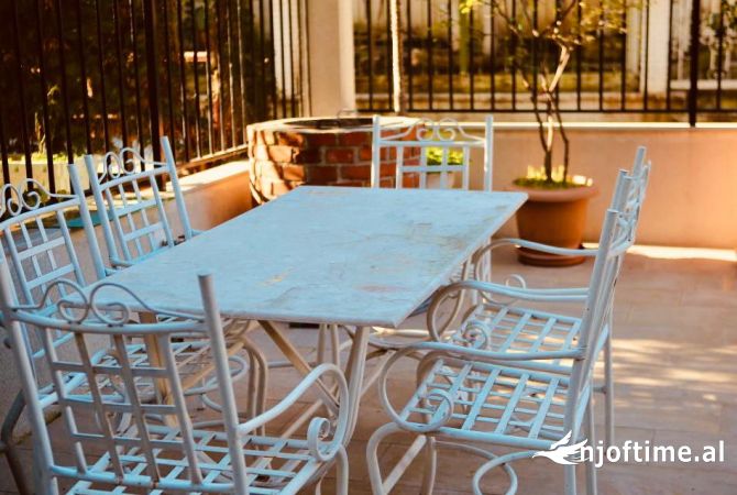 Shtepi me qera Shtepi Private ne Tirane, 3+1, Mobilimi E mobiluar, Pagesa 800  Euro.