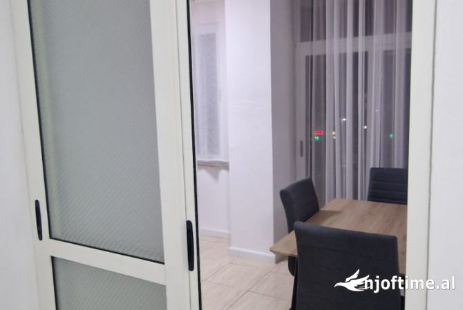 Shtepi me qera Apartament ne Tirane, 1+1, Mobilimi E mobiluar, Pagesa 68,000  Leke.
