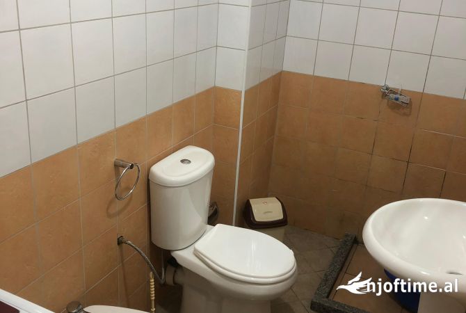 Shtepi me qera Apartament ne Tirane, 1+1, Mobilimi E mobiluar, Pagesa 40,000  Leke.