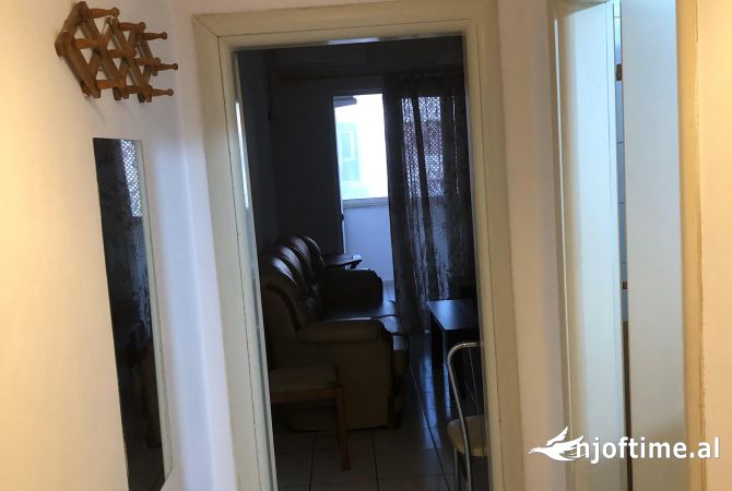 Shtepi me qera Apartament ne Tirane, 1+1, Mobilimi E mobiluar, Pagesa 40,000  Leke.