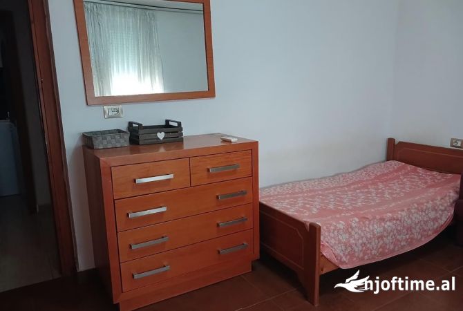 Shtepi me qera Apartament ne Tirane, 1+1, Mobilimi E mobiluar, Pagesa 40,000  Leke.