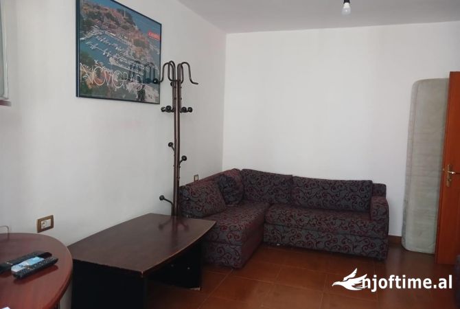 Shtepi me qera 1+1 ne Tirane - 40,000 Leke