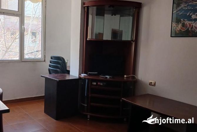 Shtepi me qera 1+1 ne Tirane - 40,000 Leke