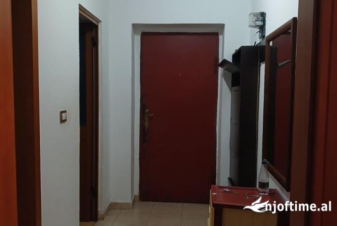 Shtepi me qera Apartament ne Tirane, 1+1, Mobilimi E mobiluar, Pagesa 40,000  Leke.