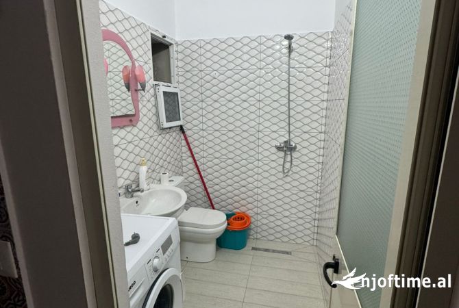 Shtepi me qera Shtepi Private ne Tirane, 1+1, Mobilimi E mobiluar, Pagesa 35,000  Leke.