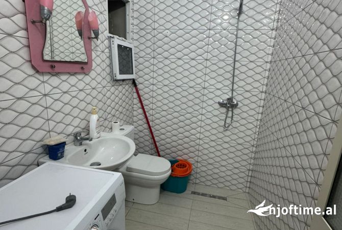Shtepi me qera Shtepi Private ne Tirane, 1+1, Mobilimi E mobiluar, Pagesa 35,000  Leke.