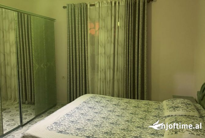 Shtepi me qera Shtepi Private ne Tirane, 1+1, Mobilimi E mobiluar, Pagesa 35,000  Leke.