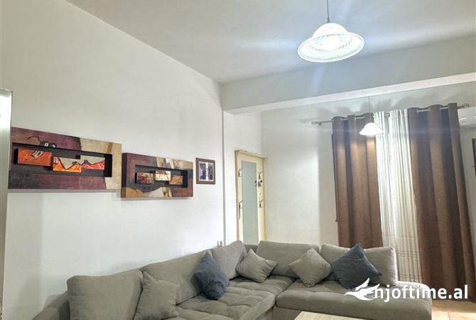 Shtepi me qera 1+1 ne Tirane - 40,000 Leke