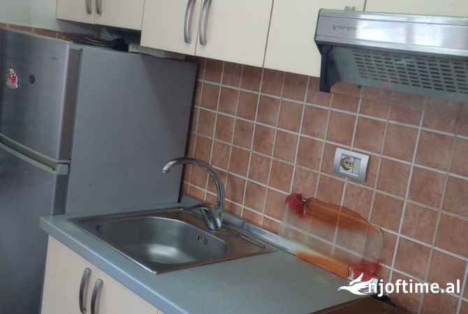 Shtepi ne shitje Apartament ne Tirane, 1+1, Mobilimi E mobiluar, Pagesa 93,000  Euro.