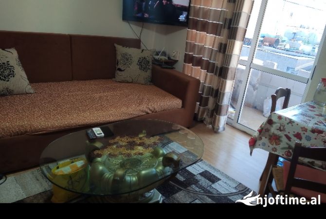 Shtepi ne shitje Apartament ne Tirane, 1+1, Mobilimi E mobiluar, Pagesa 93,000  Euro.