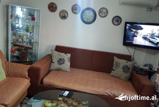 Shtepi ne shitje Apartament ne Tirane, 1+1, Mobilimi E mobiluar, Pagesa 93,000  Euro.