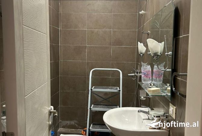 Shtepi me qera Apartament ne Tirane, 1+1, Mobilimi E mobiluar, Pagesa 28,000  Leke.