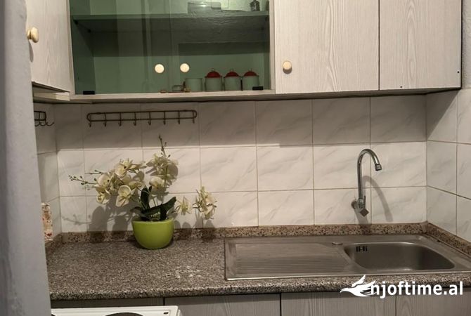 Shtepi me qera Apartament ne Tirane, 2+1, Mobilimi E mobiluar, Pagesa 50,000  Leke.